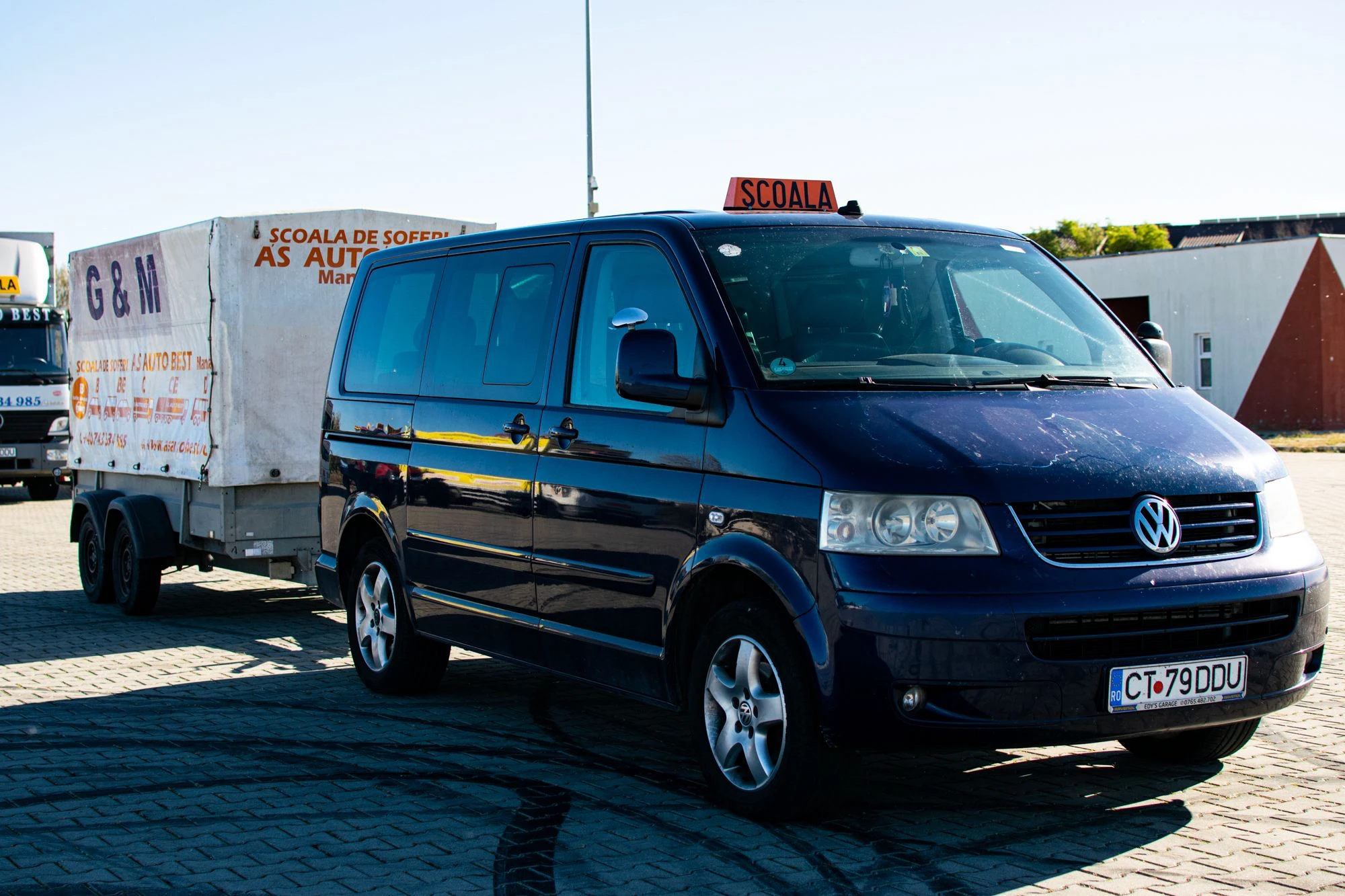Dubă cu remorcă a școlii AS Auto Best pentru categoria BE