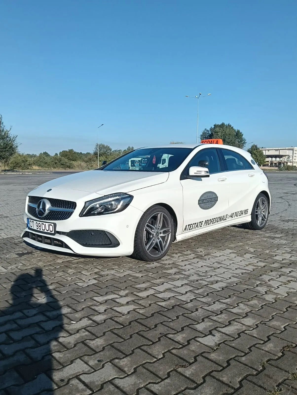 Mercedes Clasa A alb al școlii AS Auto Best pentru permisul categoria B