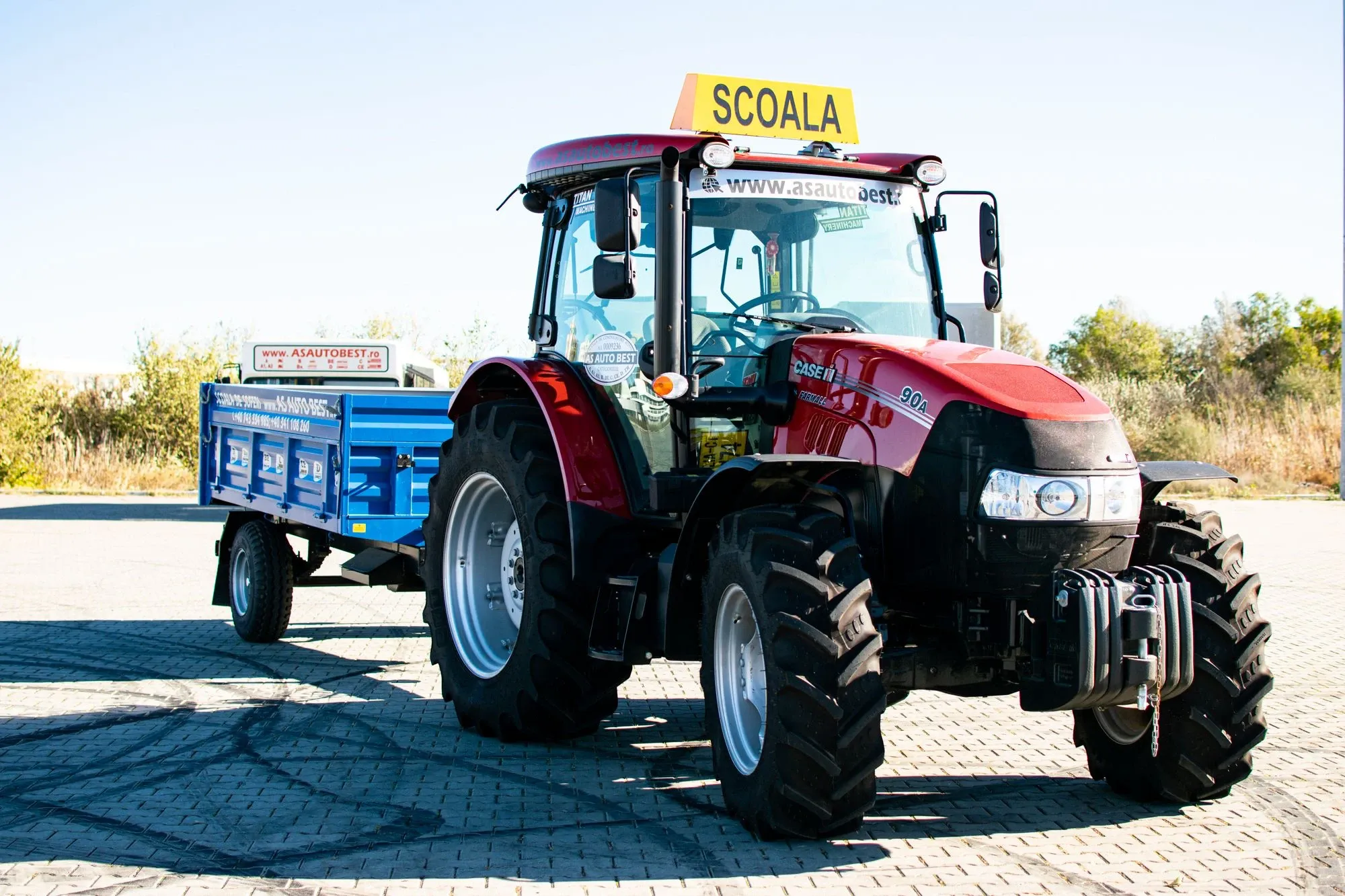 Tractorul școlii AS Auto Best cu remorcă, pentru categoria TR