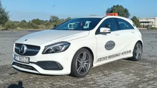 Mercedes cu cutie automată folosit la școala de șoferi