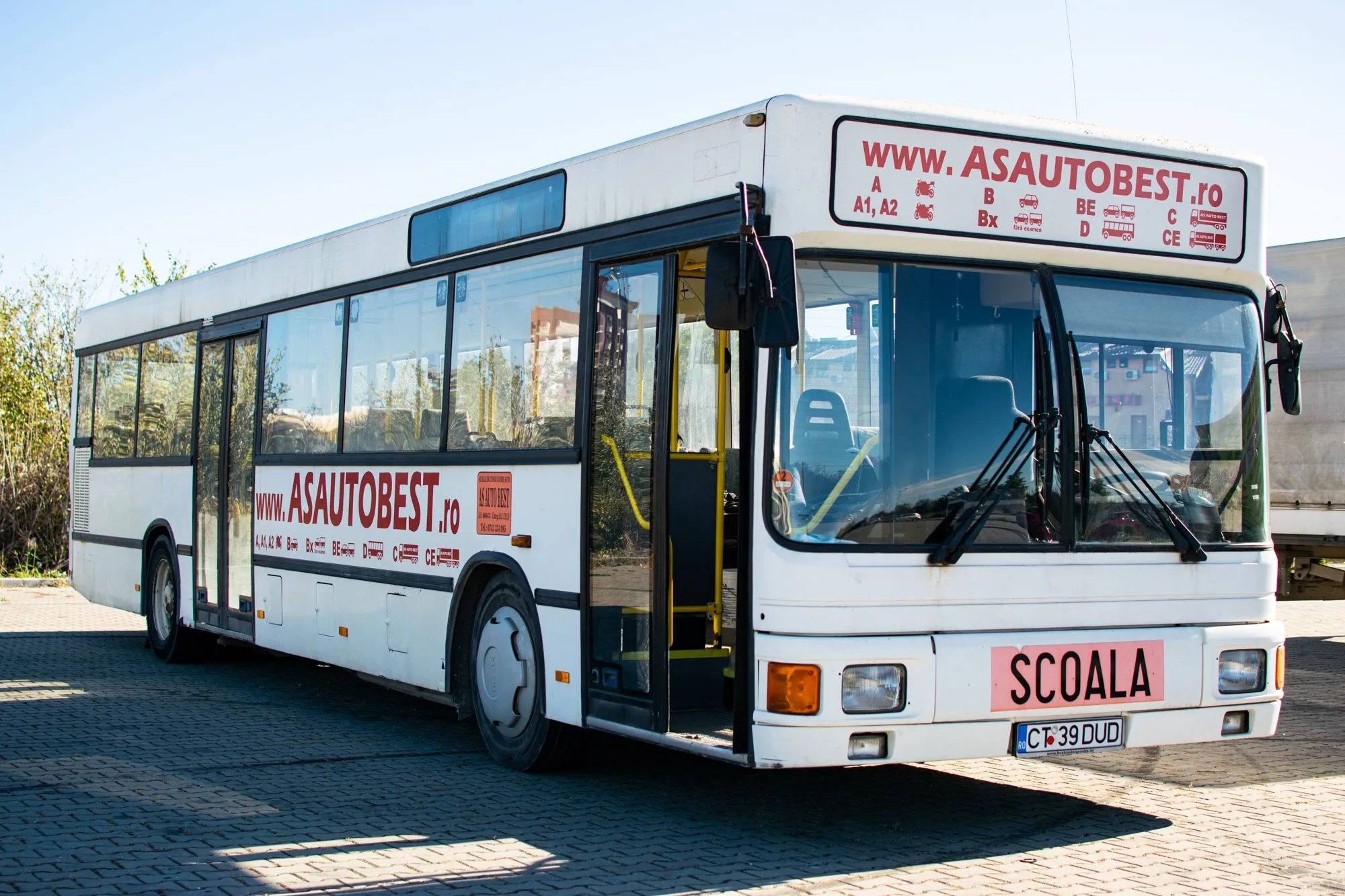 Autobuzul școlii AS Auto Best pentru categoria D